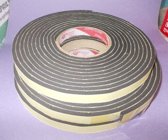 Băng keo xốp đen dày 5mm khổ 1,5x500cm