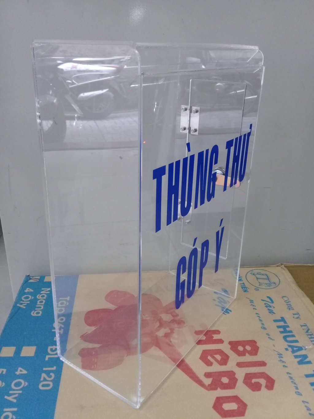 Hòm Thư góp ý mica treo tường, H16