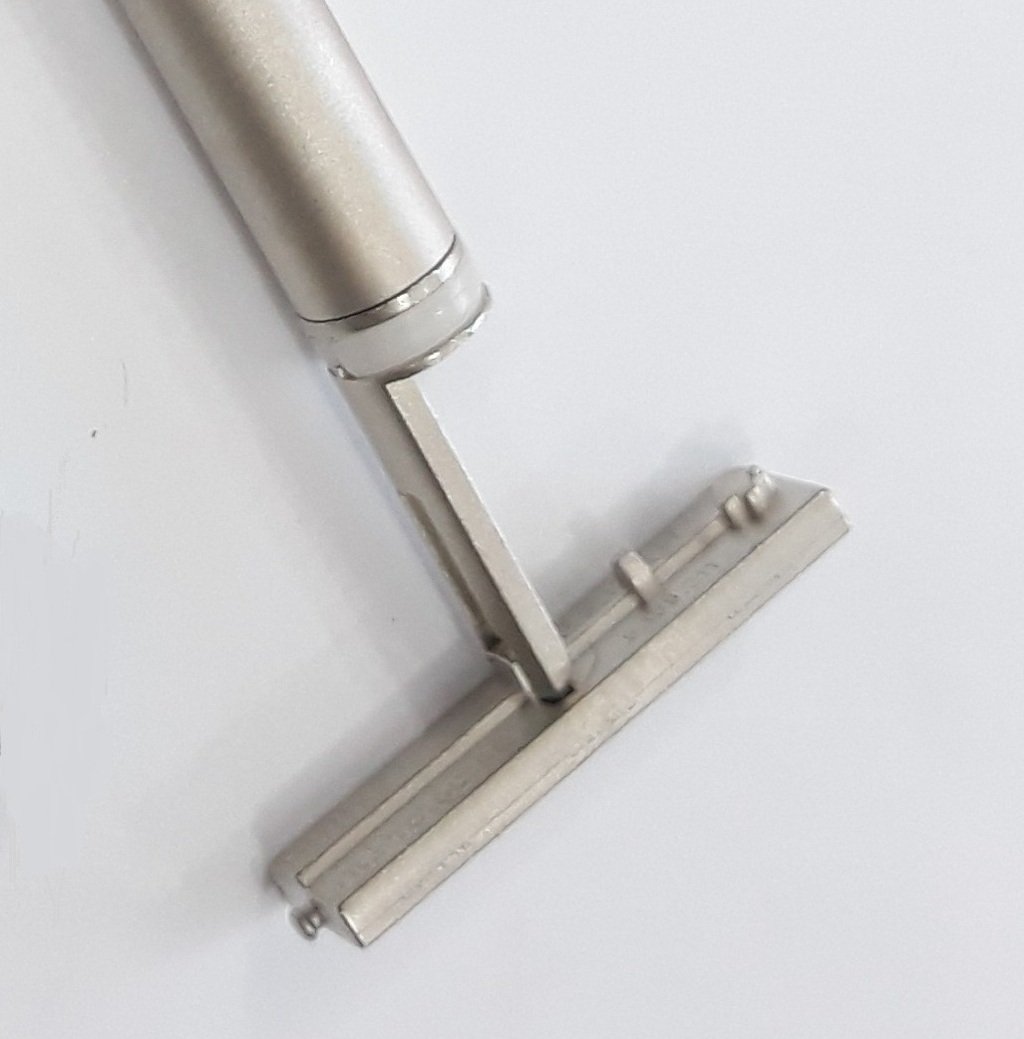 phần đuôi bút có dấu tên