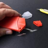 Dụng cụ bẻ lưỡi dao 30 độ NT Cutter 9mm Snap-Off Precision Blades, 30 Degree Blade, BAD-21P