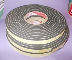 Băng keo xốp đen dày 5mm khổ 1,5x500cm